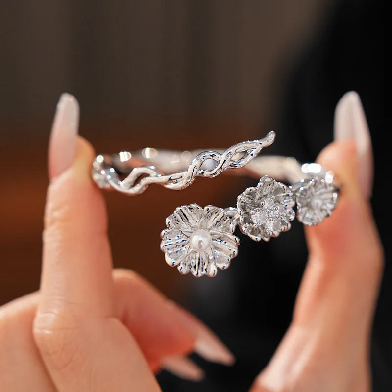 Isabella Whitmore Floral Pearl Bracelet