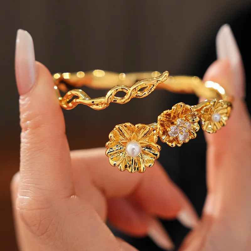 Isabella Whitmore Floral Pearl Bracelet