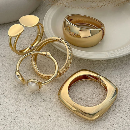 Evelyn Bangles