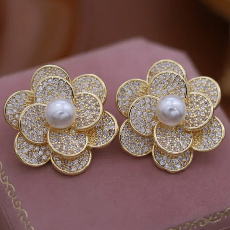 Isla Pearl Bloom Stud Earrings