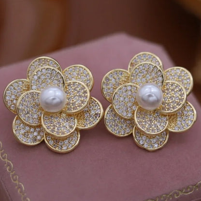 Isla Pearl Bloom Stud Earrings