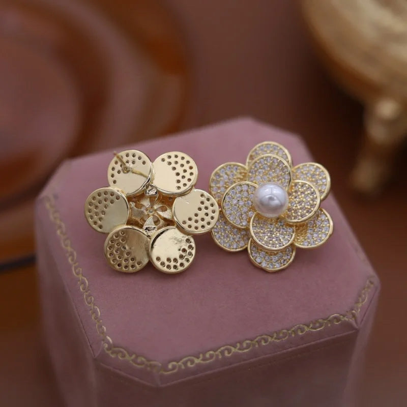 Isla Pearl Bloom Stud Earrings