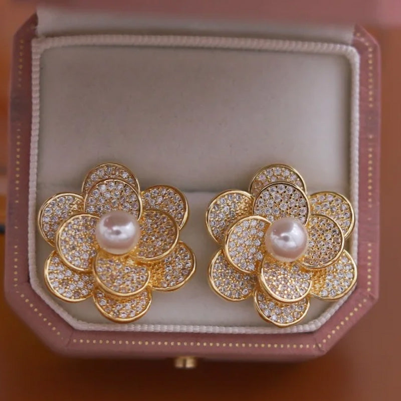 Isla Pearl Bloom Stud Earrings