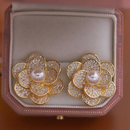 Isla Pearl Bloom Stud Earrings