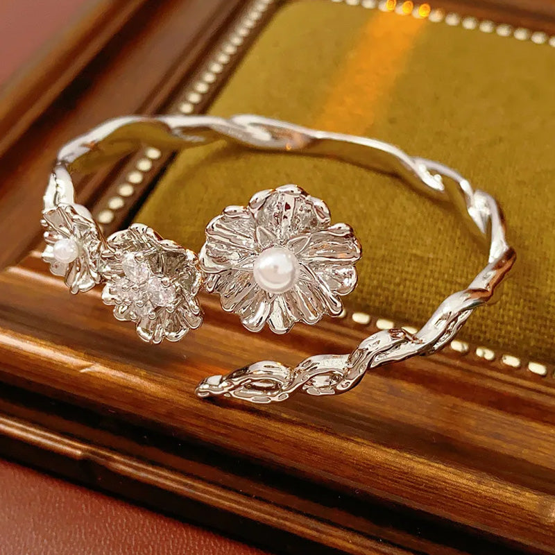 Isabella Whitmore Floral Pearl Bracelet