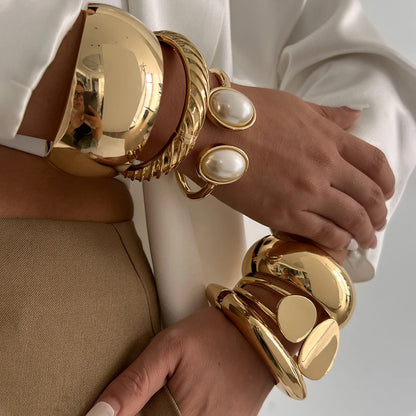 Evelyn Bangles