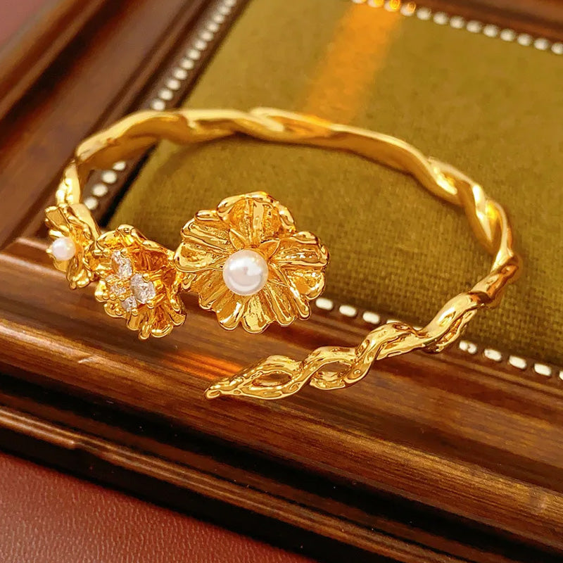 Isabella Whitmore Floral Pearl Bracelet