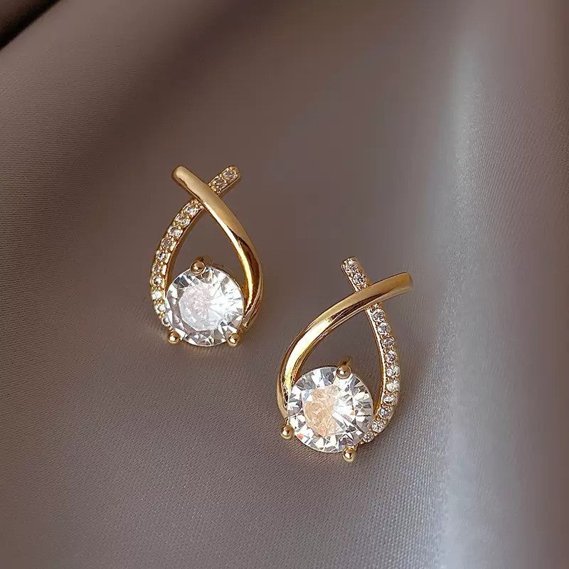 Aurora Curve Stud Earrings